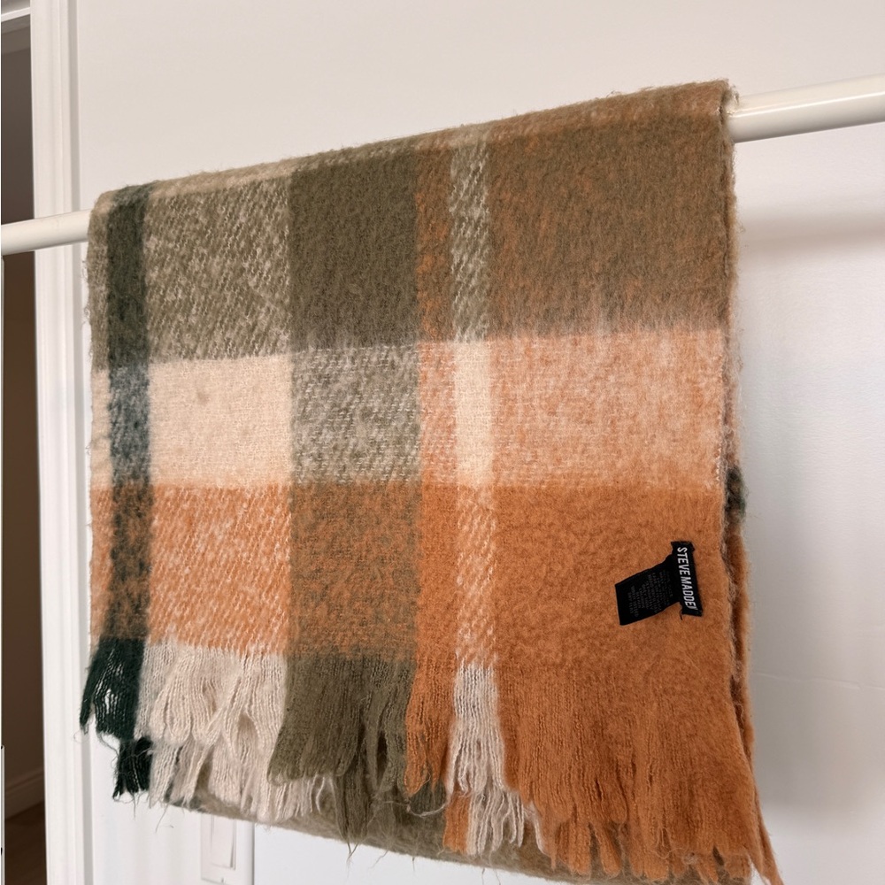 Steve Madden Tan and Cream Scarf
